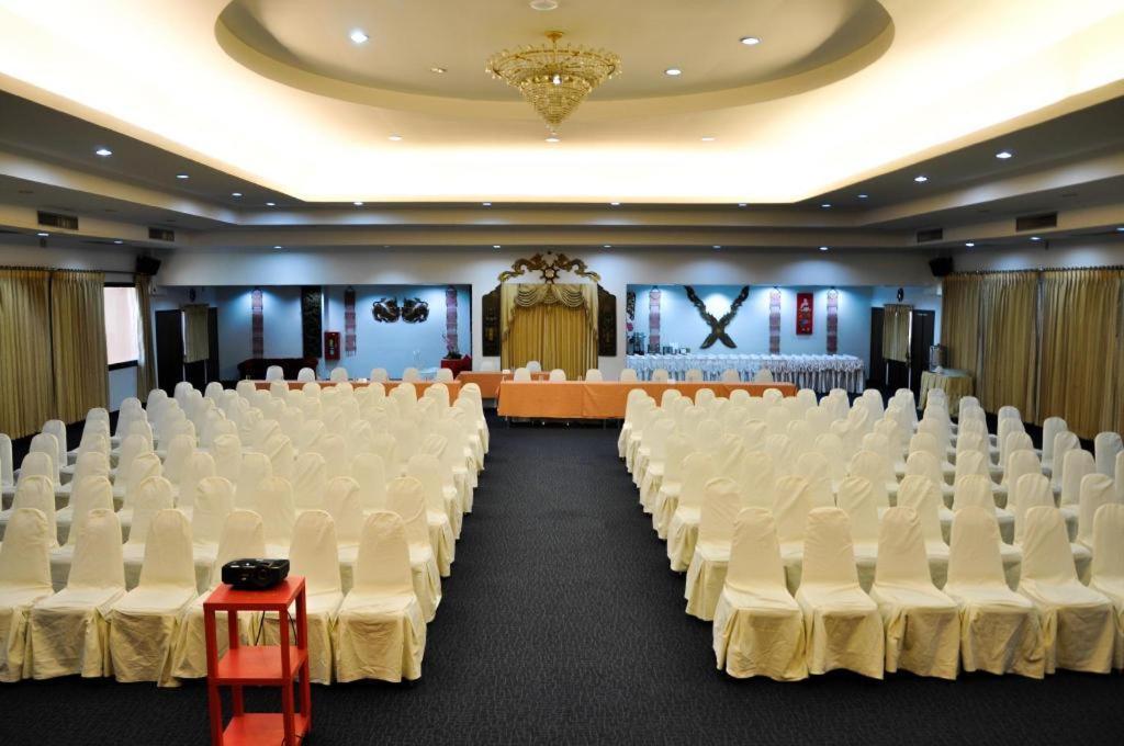 Win Place Hotel Chiang Mai Esterno foto