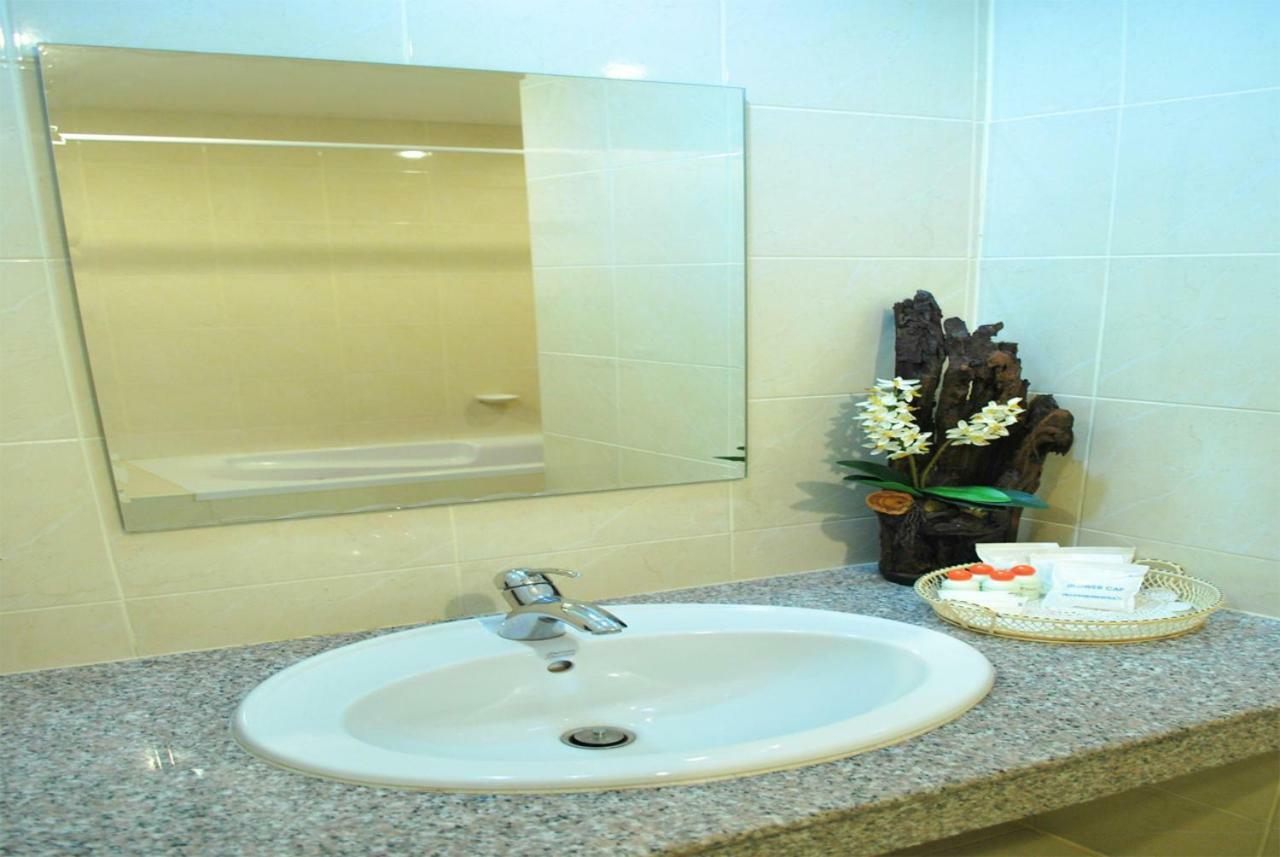 Win Place Hotel Chiang Mai Esterno foto